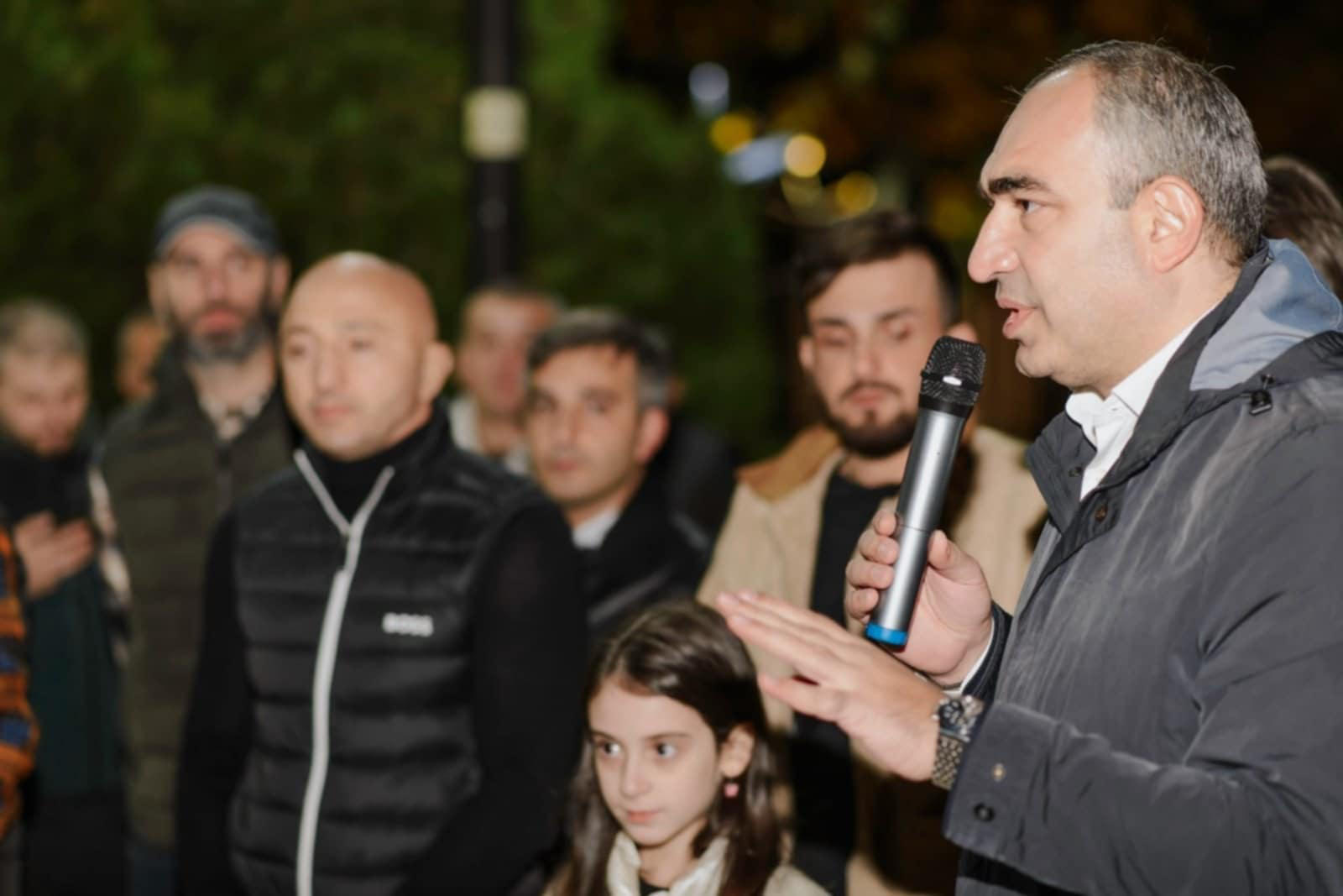 „ქართული ოცნების“ წინასაარჩევნო კამპანიის ფარგლებში დელეგატი ვლადიმერ ბოჟაძე გლდანის რაიონის მოსახლეობას შეხვდა