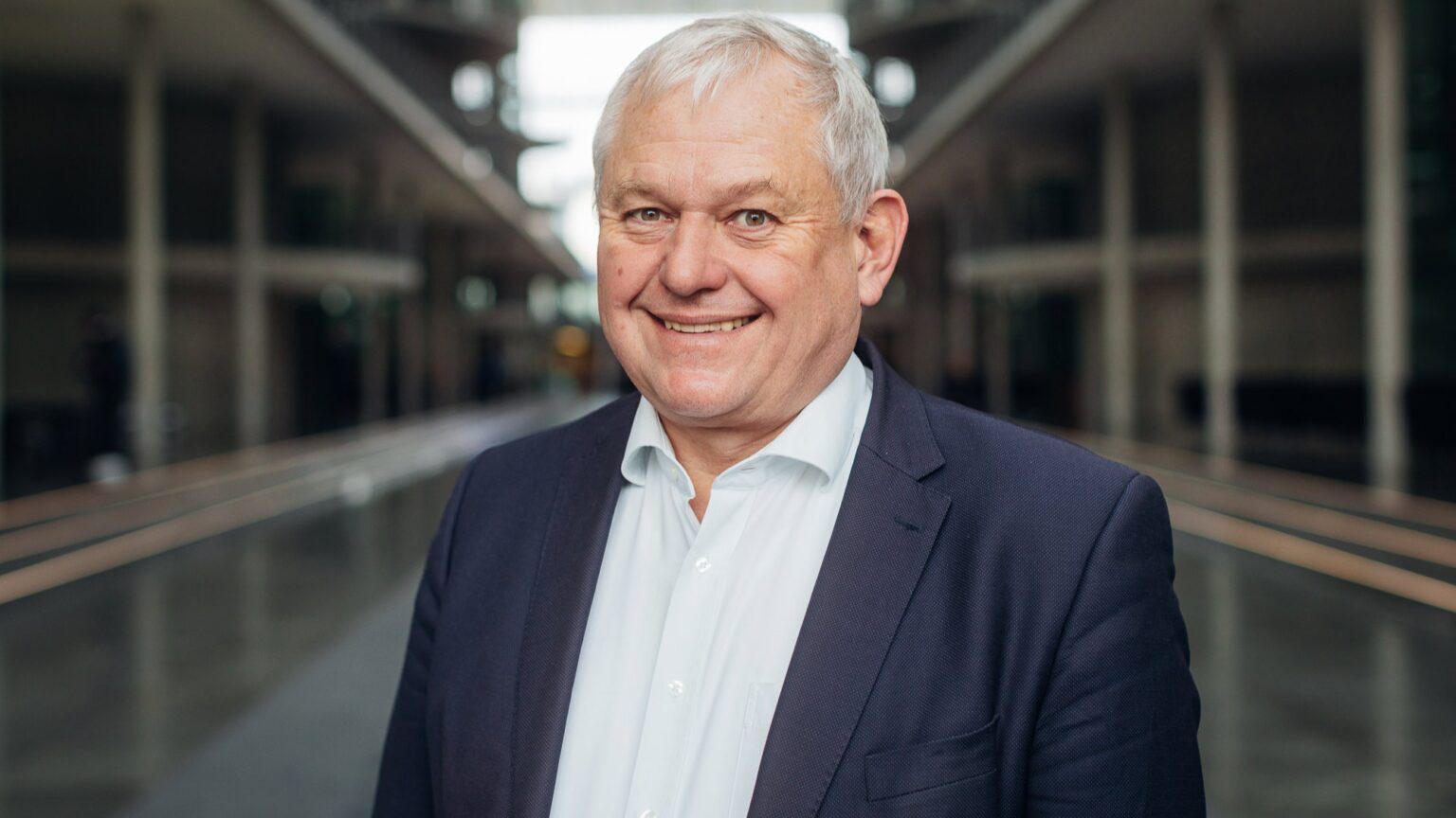 ბუნდესტაგის დეპუტატი - საპარლამენტო არჩევნების წინ ეთო ბუზიაშვილისა და სოფო გელავას წინააღმდეგ გამოძიების შესახებ ცნობები საგანგაშოა