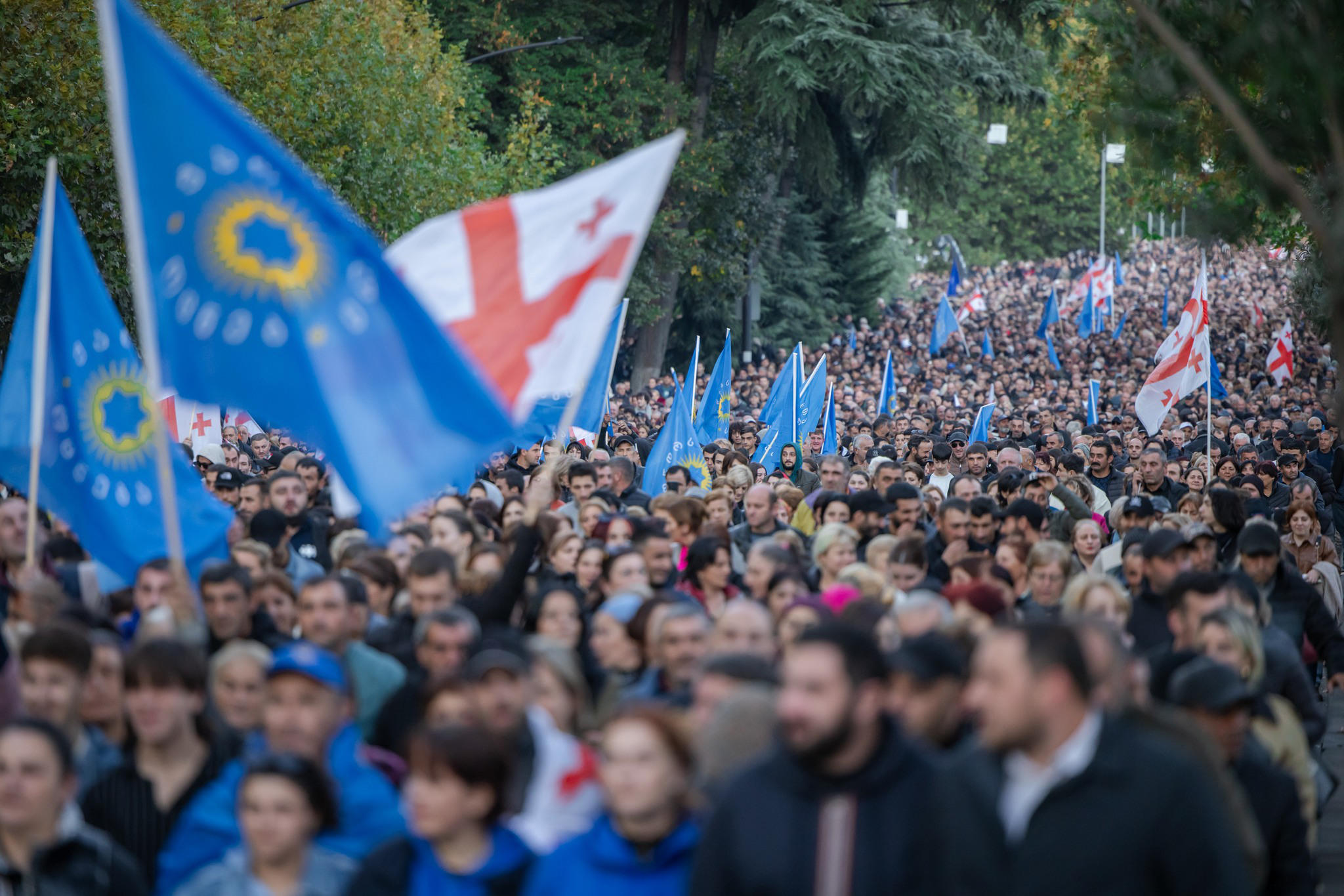 „თავისუფლების მოედანზე“ „ქართული ოცნების“ საარჩევნო კამპანიის დასკვნითი ღონისძიება მიმდინარეობს