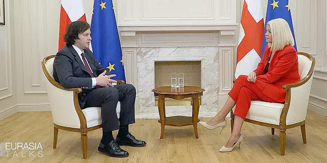 Euronews - საქართველოს პრემიერ-მინისტრი ირაკლი კობახიძე ტოვებს მშვიდი, ამავე დროს, თავდაჯერებული და მიზანდასახული ადამიანის შთაბეჭდილებას