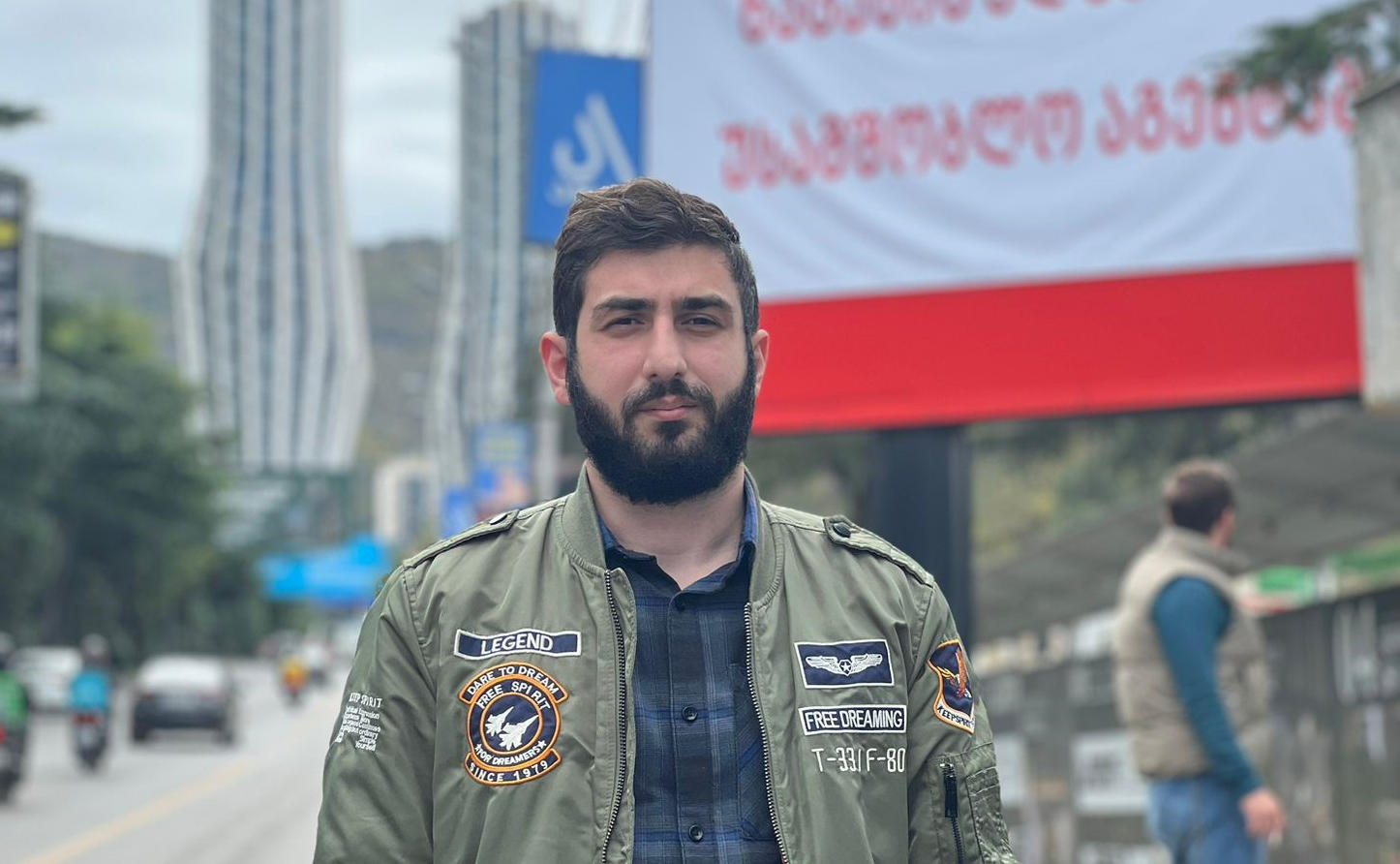 ტიტე გედენიძე - ასე უნიჭოდ ცდილობენ, „ნაცმოძრაობისა“ და ოპოზიციის ბანერები შეცვალონ მათთვის სასურველი წარწერებით
