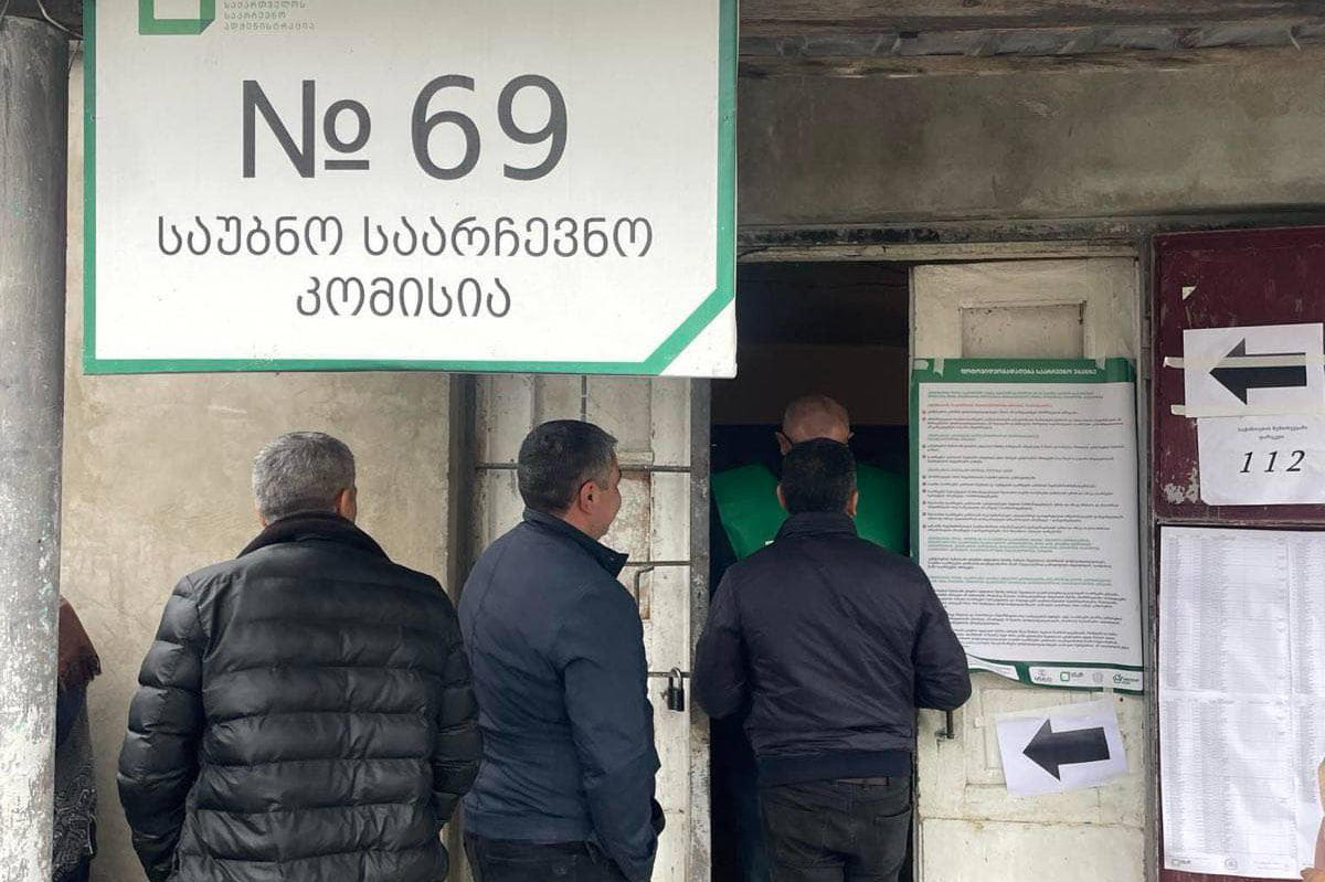 Voting has been suspended in the 69th precinct of Marneuli, where, according to available information, ballots were put in the ballot box