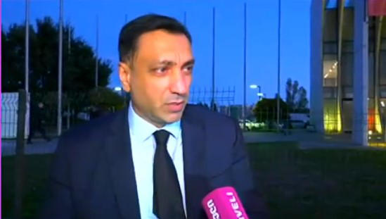 ლევან ბეჟაშვილი - პარტიის ოფისთან გაჩერდა რამდენიმე ათეული მანქანა იყო, გადმოვიდნენ „დუბინკებით“ და სხვადასხვა ნივთით შეიარაღებულები, შევიდნენ ოფისში, რამდენიმე ადამიანს მიაყენეს ფიზიკური დაზიანება და უკვე ჩვენებსაც მოუწიათ პასუხის გაცემა