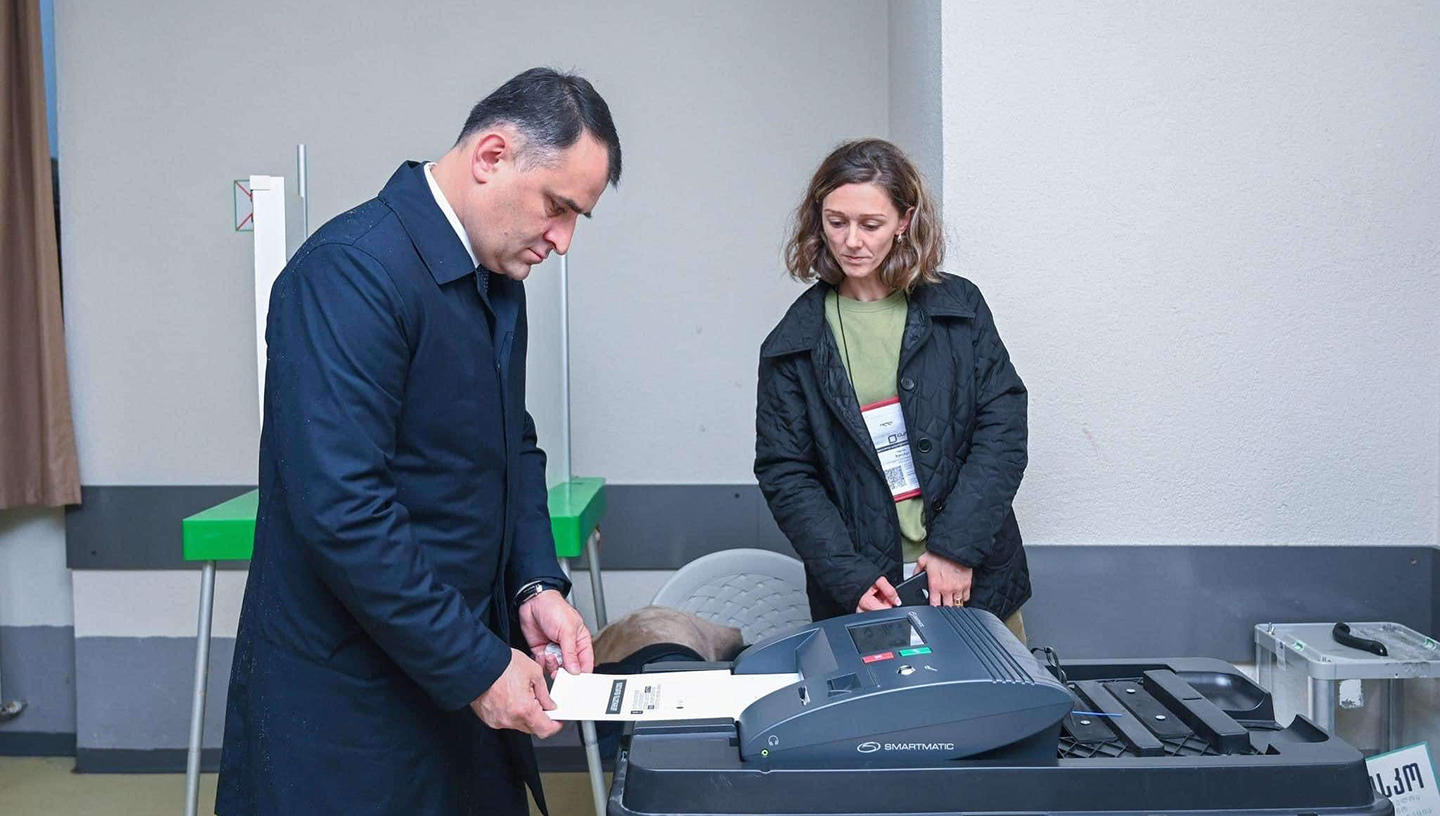 ბათუმის მერმა არჩილ ჩიქოვანმა საკუთარი არჩევანი დააფიქსირა