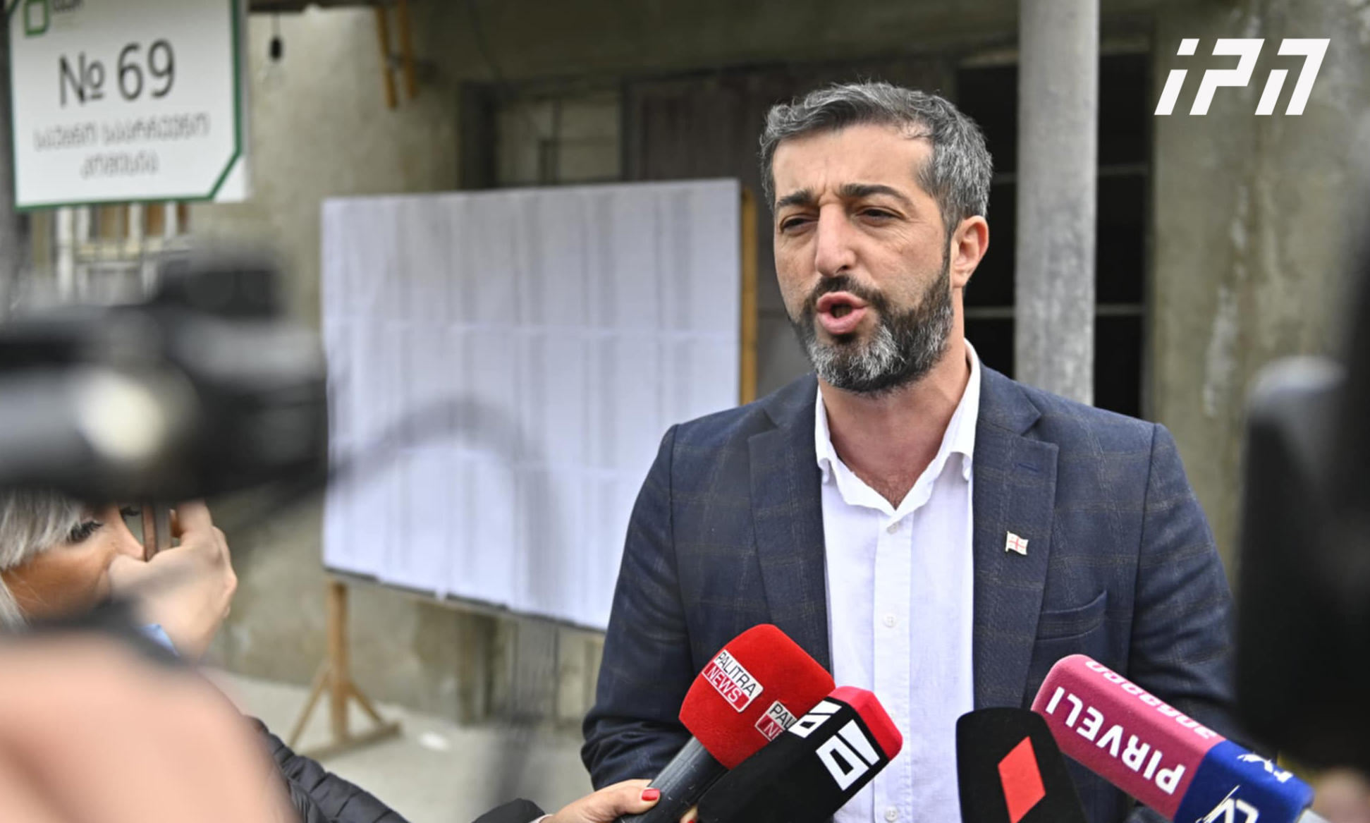 „ერთიანობა ნაციონალური მოძრაობის“ წევრის განცხადებით, მარნეულში, 69-ე უბანზე, რომელიც ამ წუთებში დახურულია, ბიულეტენები მარნეულის საკრებულოს თავმჯდომარის მოადგილემ ჩაყარა