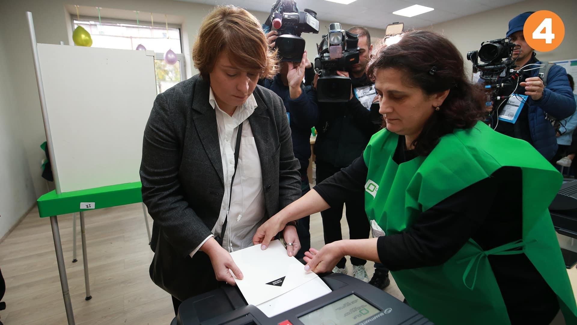 ელენე ხოშტარია - საქართველოს მოქალაქეების ნებით გადავდივართ ახალ ეტაპზე - ეს არის კოალიციურ მმართველობა, ევროპული მომავალი და ეს პროცესი დაიწყება ხვალიდანვე