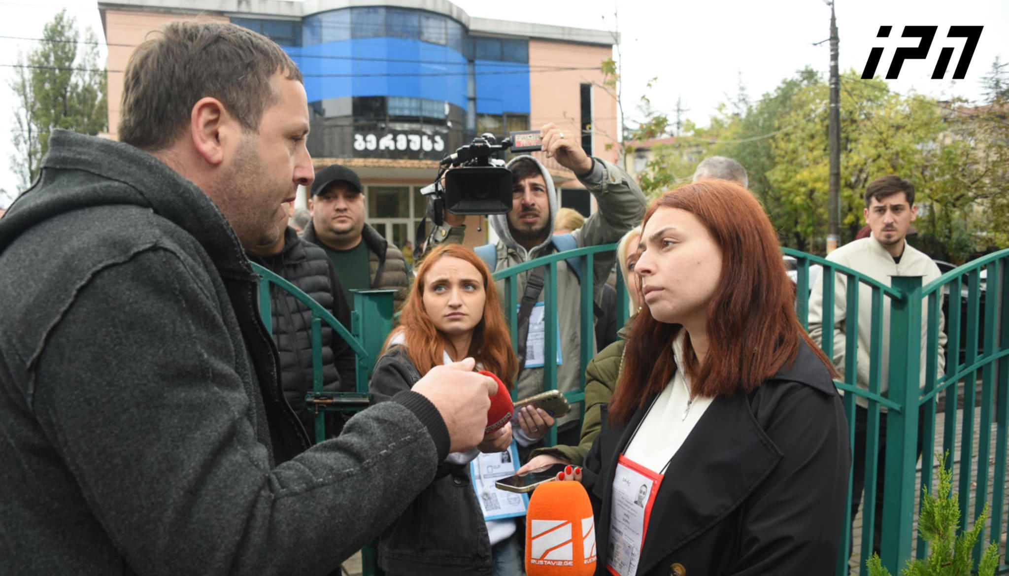 ზუგდიდში, მე-5 საარჩევნო უბანზე კოალიცია „ცვლილებისთვისა“ და „ქართული ოცნების“ წარმომადგენლებს შორის სიტყვიერ დაპირისპირება მოხდა