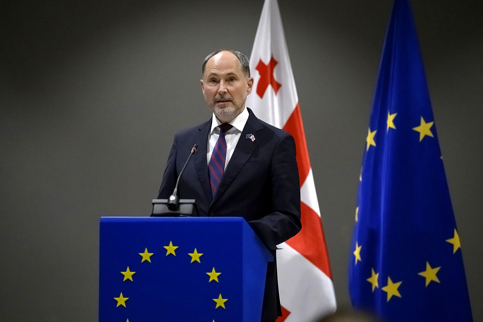 პაველ ჰერჩინსკი - ბევრი არაფერი გვაქვს საზეიმო, საქართველოს მთავრობის  მოქმედების კურსის გამო, ევროკავშირის ლიდერებმა საქართველოს გაწევრიანების პროცესი შეაჩერეს, ის შეჩერებული იქნება იქამდე, სანამ საქართველო ევროკავშირისგან დაშორებას გააგრძელებს