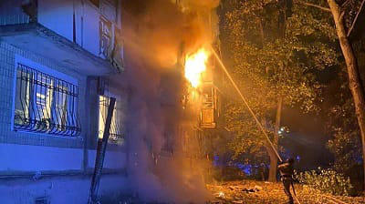 კიევში ნამსხვრევების ჩამოვარდნის შედეგად ხანძარი გაჩნდა, არიან დაშავებულები