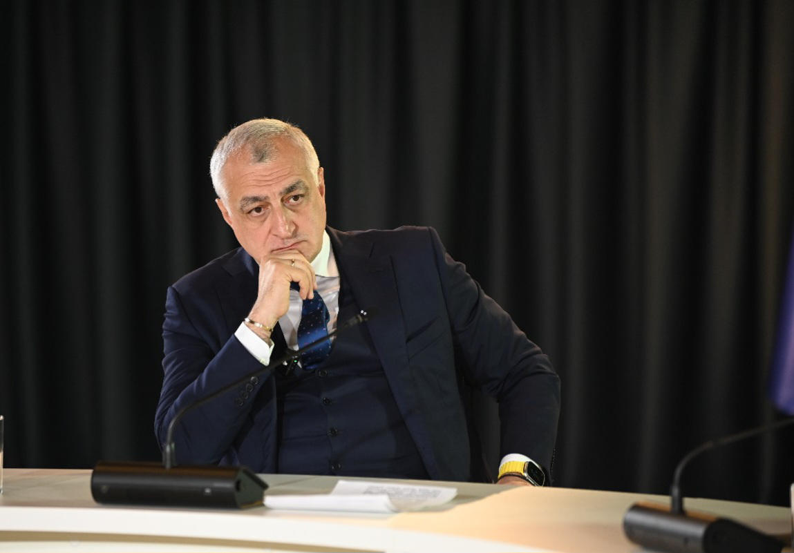 მამუკა ხაზარაძე ახალი არჩევნების მისაღწევად 5-პუნქტიან გეგმას აქვეყნებს, მათ შორის არის ოპოზიციის მხრიდან არჩეული პარლამენტის წევრების მიერ “სახალხო პარლამენტის” ფორმირება და თავმჯდომარედ პრეზიდენტის მოწვევა