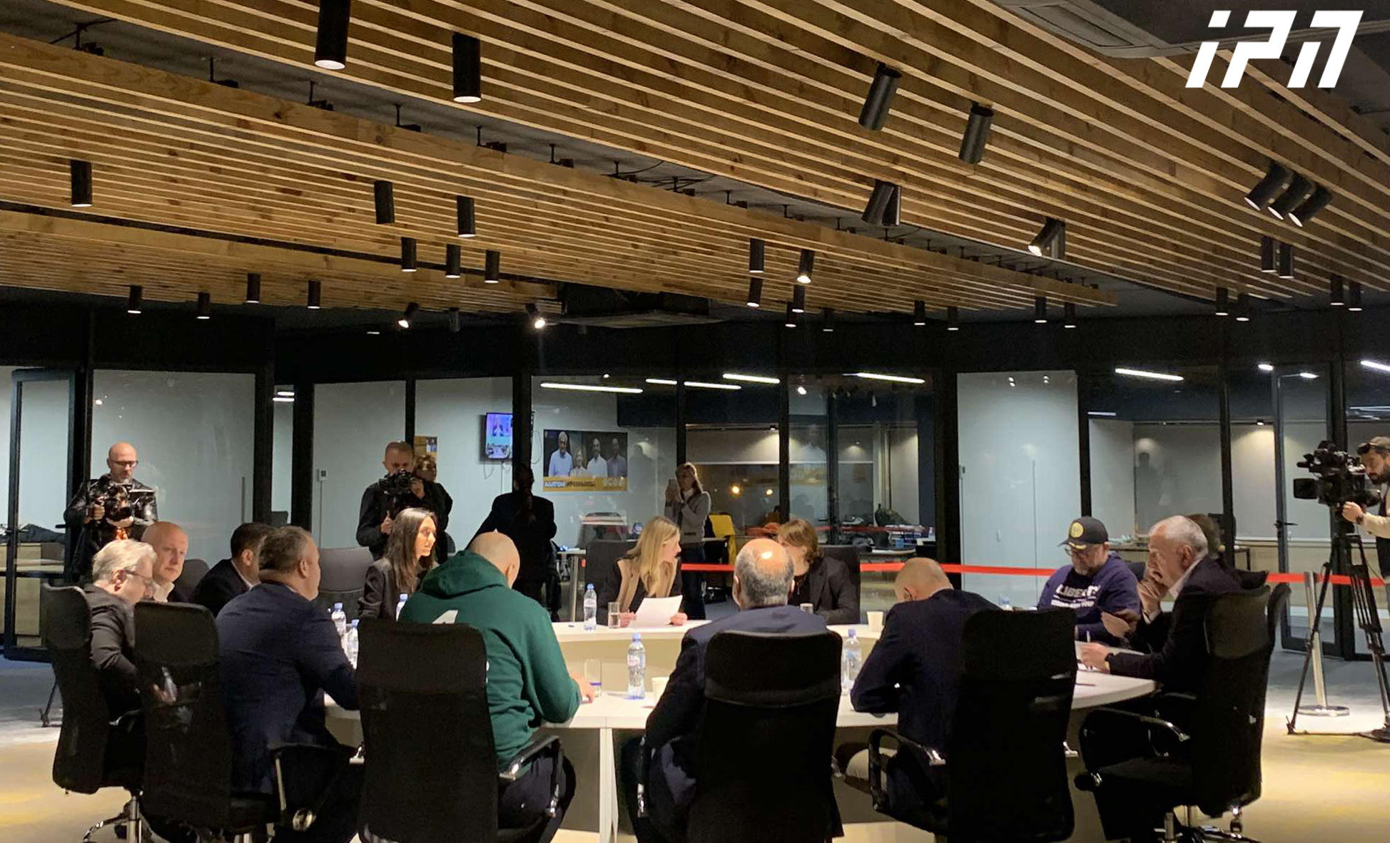 "ძლიერი საქართველოს“ ცენტრალურ ოფისში,  ოპოზიციონერი ლიდერების შეხვედრა მიმდინარეობს