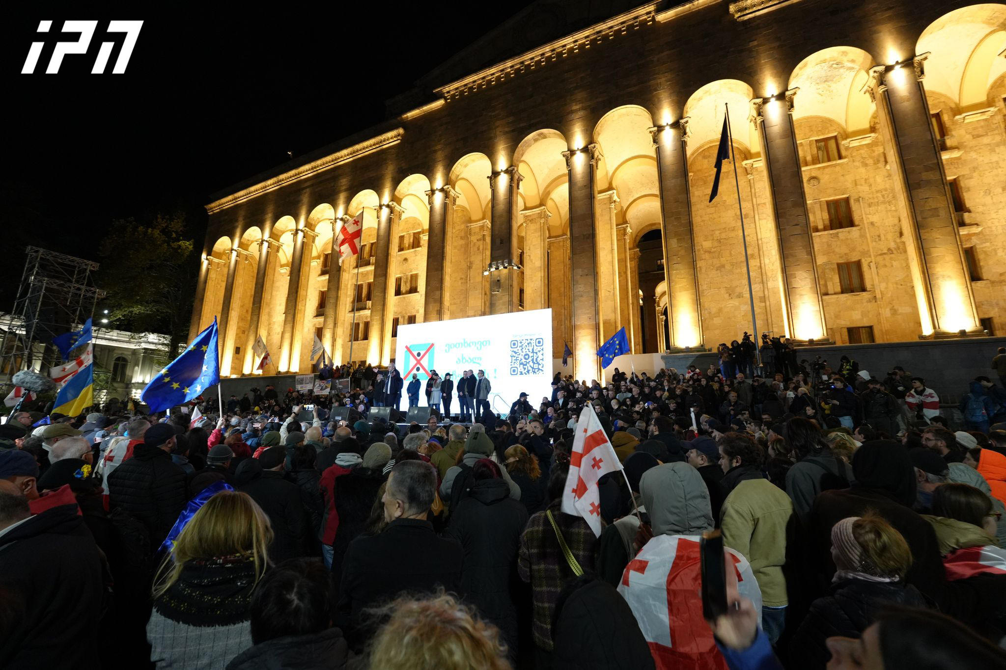 ლიდერების ინფორმაციით, რუსთაველის გამზირზე „გაზი გაუშვეს“