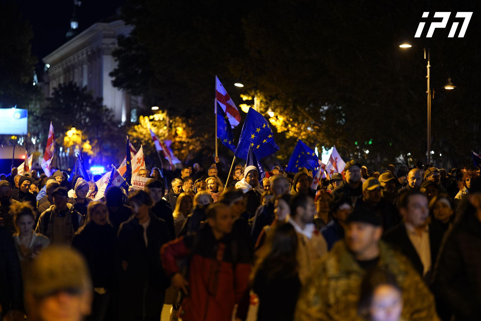 ოპოზიციონერი ლიდერები და აქციის მონაწილეები მსვლელობით ბარათაშვილის ხიდისკენ დაიძრნენ, სადაც „გამაფრთხილებელი პიკეტირება“ მოეწყობა