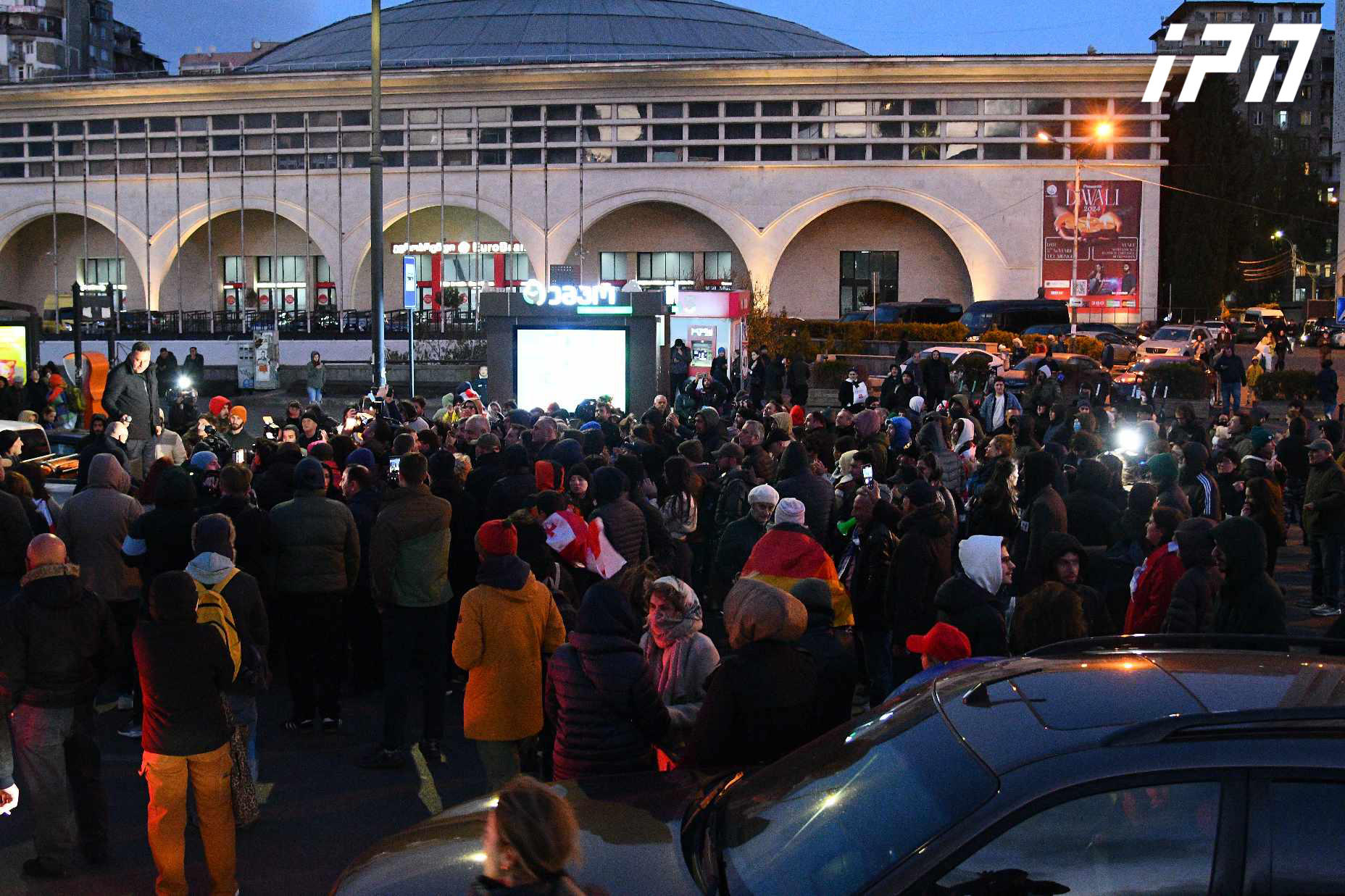 საპროტესტო მსვლელობა სპორტის სასახლესთან დასრულდა