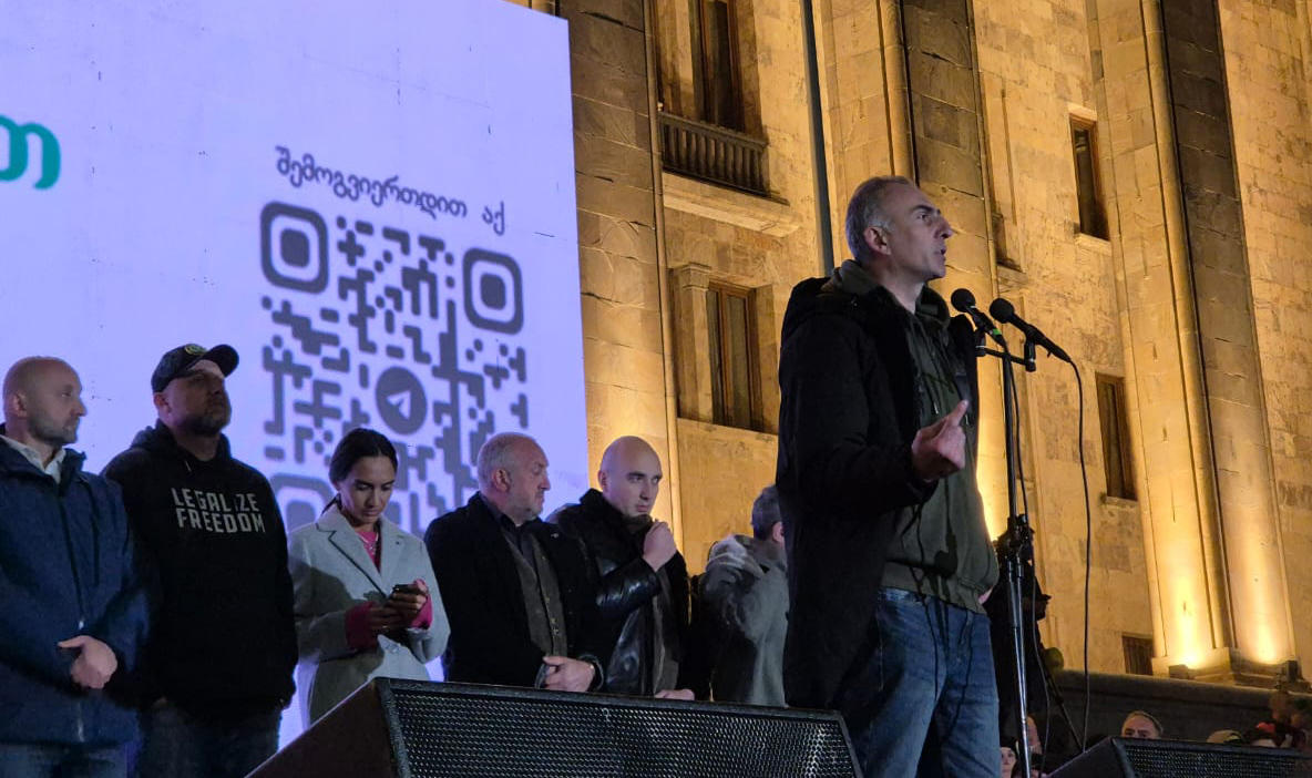 ალეკო ელისაშვილი განცხადებებს, თითქოს მან წინასწარ იცოდა თეთრიწყაროს სასამართლოს მოსამართლის ვლადიმერ ხუჭუას გადაწყვეტილება „ფაქტების მორიგ ფალსიფიკაციად“ აფასებს