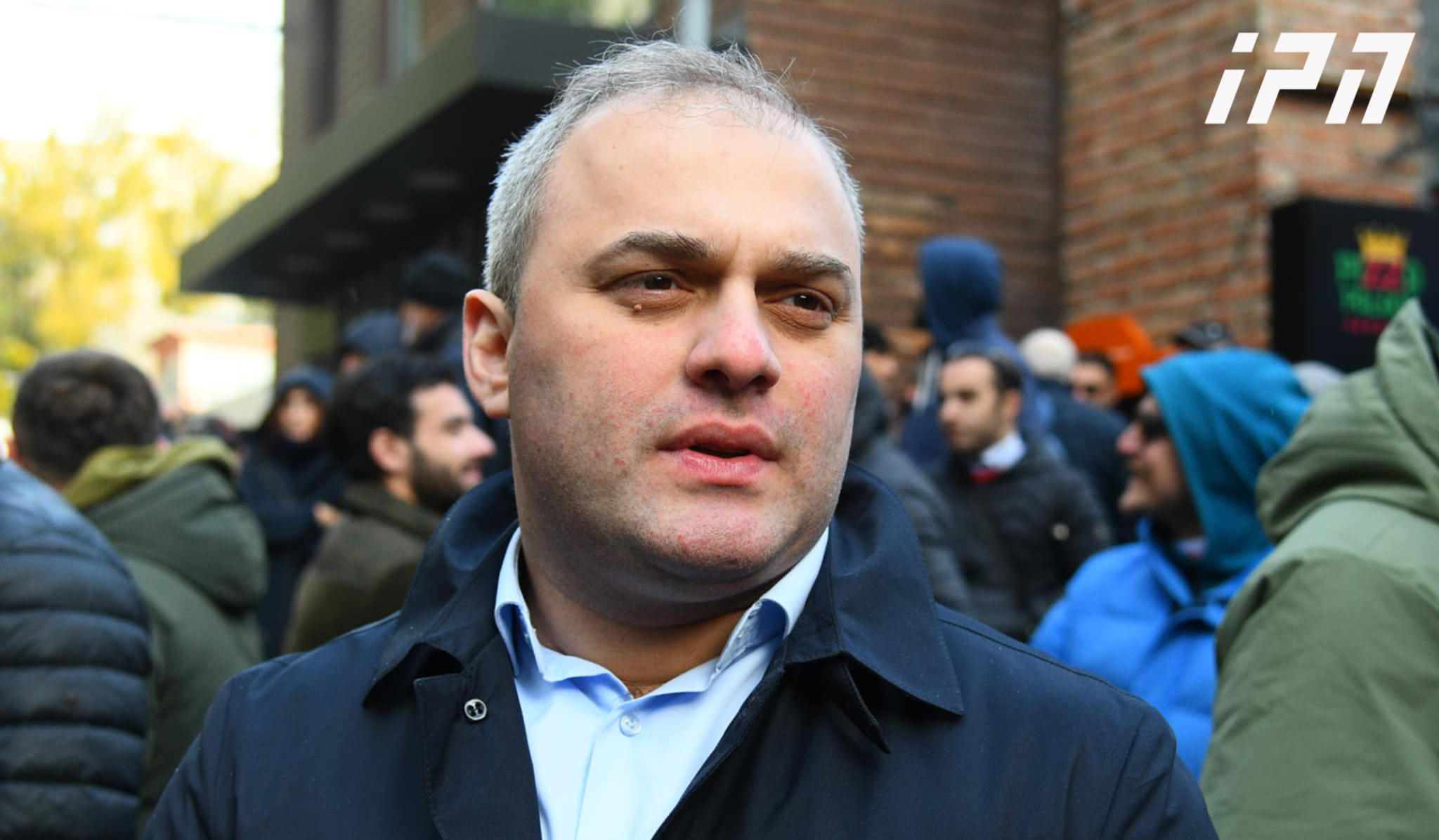 თენგო თევზაძის ინფორმაციით, სადეპუტატო მანდატის შეწყვეტის მიუხედავად, ანტიკორუფციულმა ბიურომ, თანამდებობის პირის დეკლარაციის შეუვსებლობის გამო დააჯარიმა