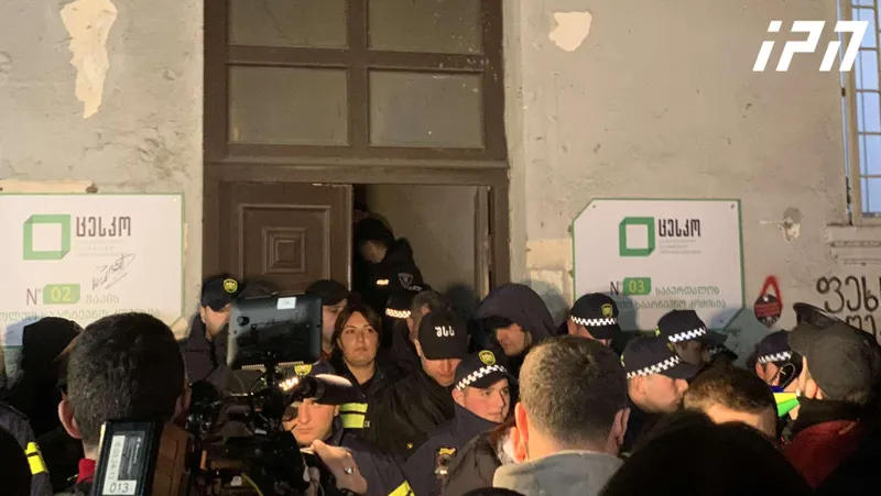 There is noise near the Vake-Saburtalo District Commission building