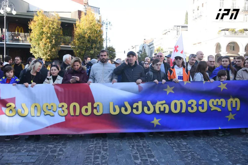 A protest march of opposition parties and citizens started from the area adjacent to "Marjanishvili" metro station