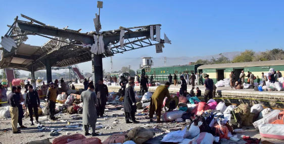 პაკისტანში, რკინიგზის სადგურზე მომხდარი აფეთქების შედეგად დაღუპულთა რაოდენობა 25-მდე გაიზარდა