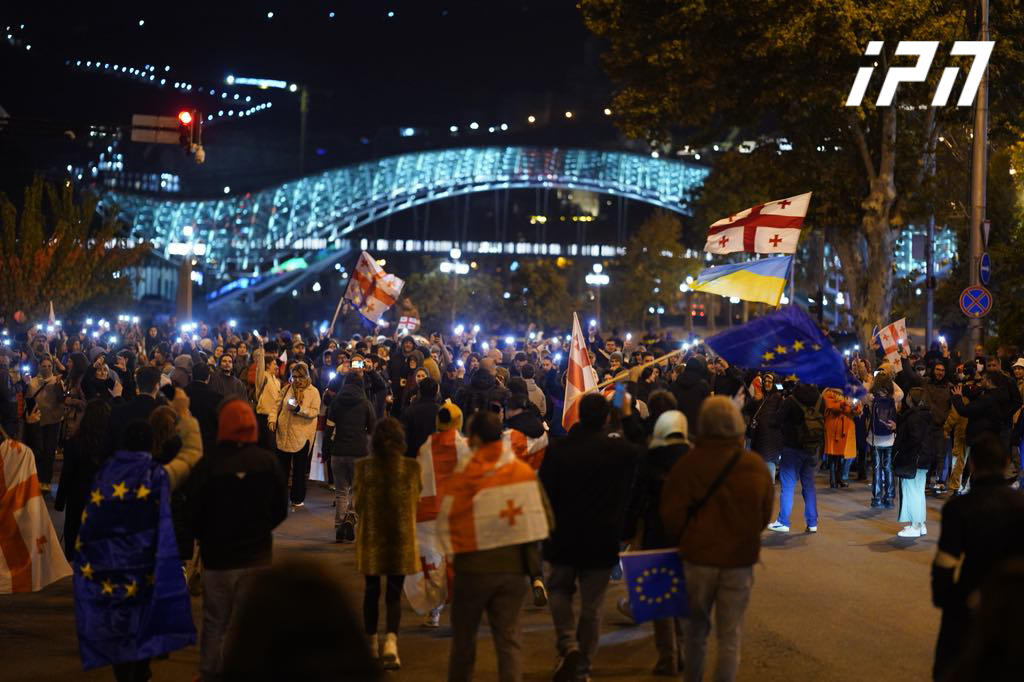 ხელახალი საპარლამენტო არჩევნების ჩატარების მოთხოვნით მსვლელობა ევროპის მოედანზე დასრულდა