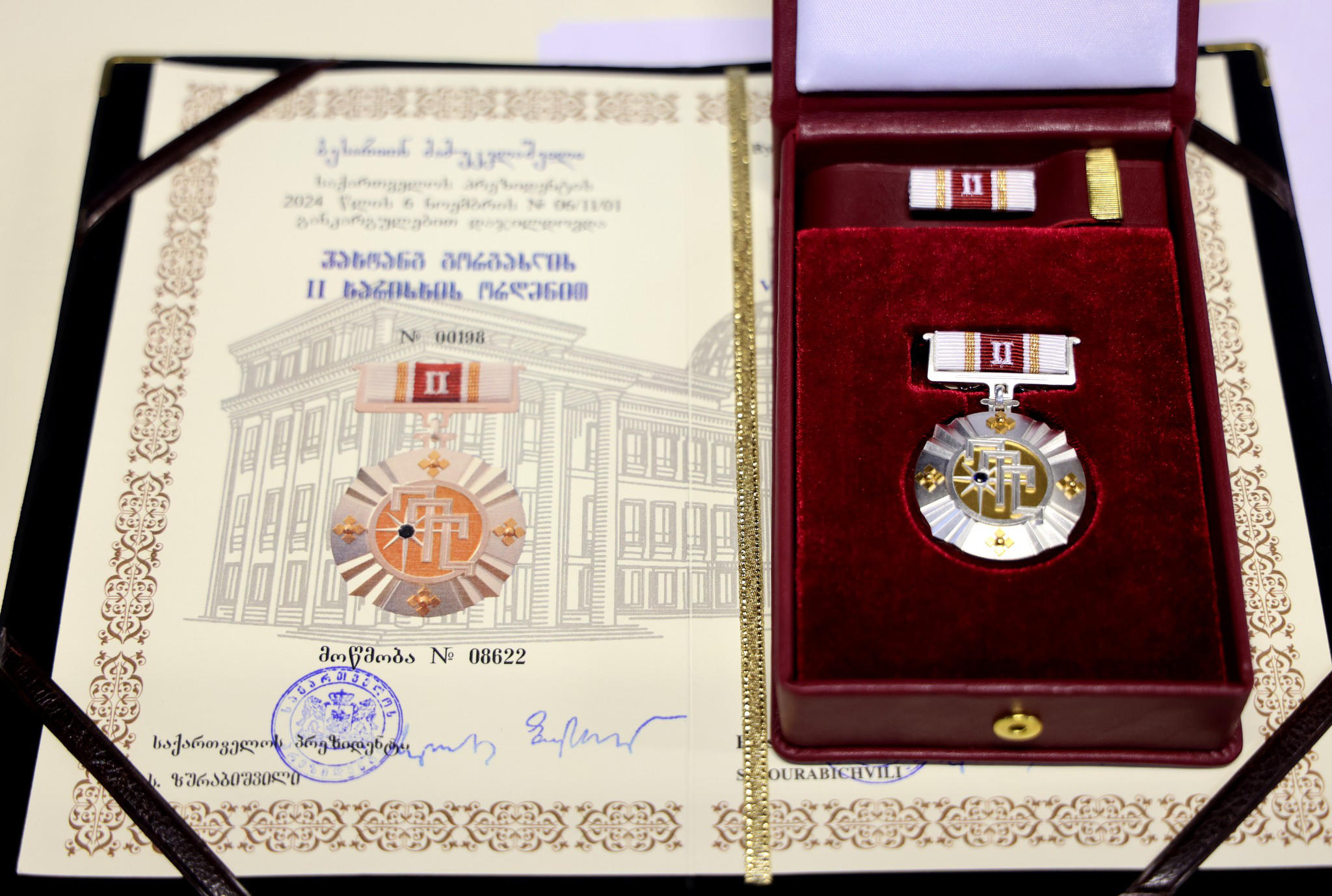 პრეზიდენტმა ქვეყნის ტერიტორიული მთლიანობისათვის მებრძოლი მეომრები ვახტანგ გორგასლის II და III ხარისხის ორდენით დააჯილდოვა