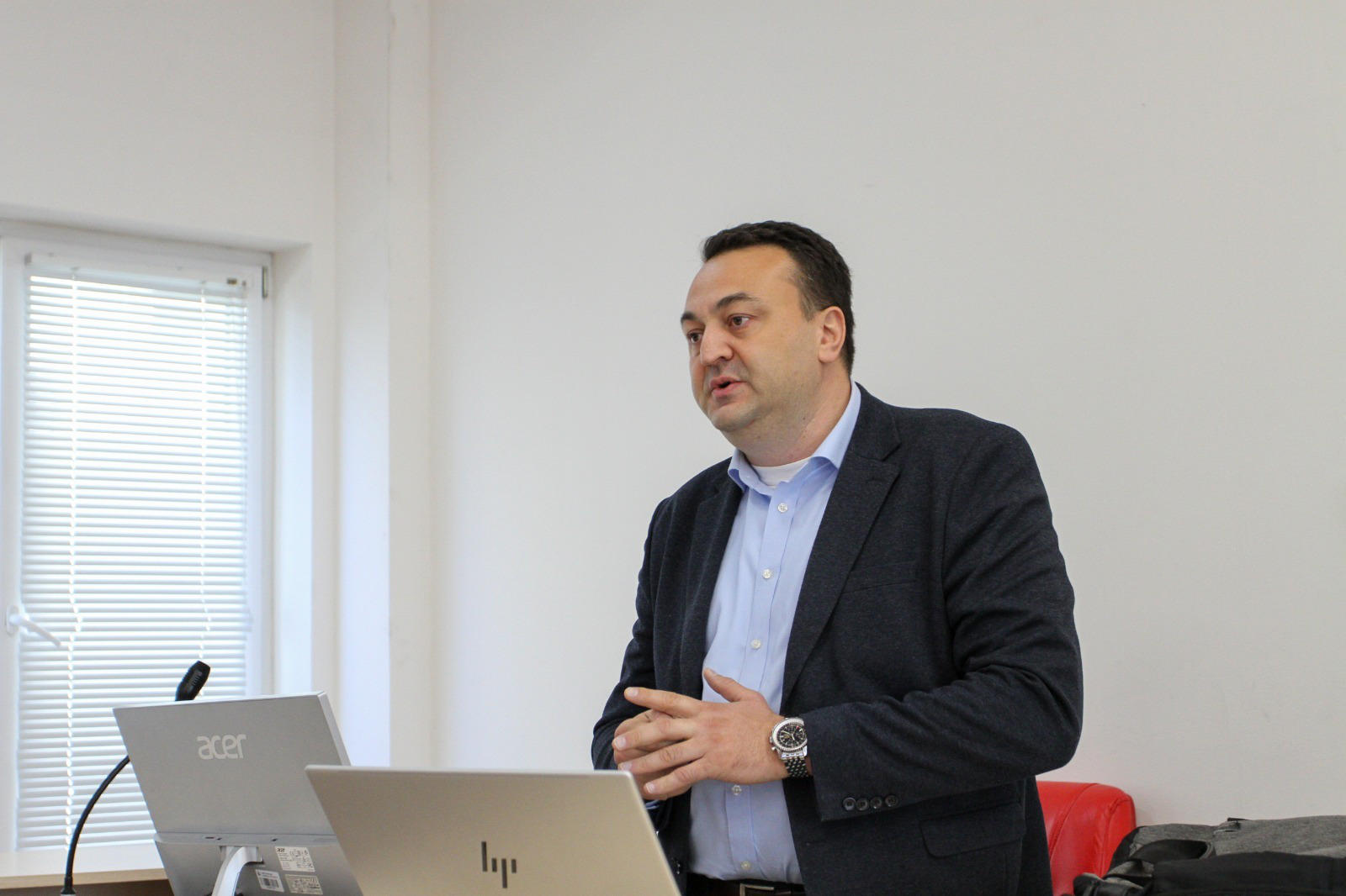 სურსათის ეროვნული სააგენტოს უფროსის მოადგილე „ევროპის უნივერსიტეტის“ ვეტერინარიის პროგრამის სტუდენტებს შეხვდა