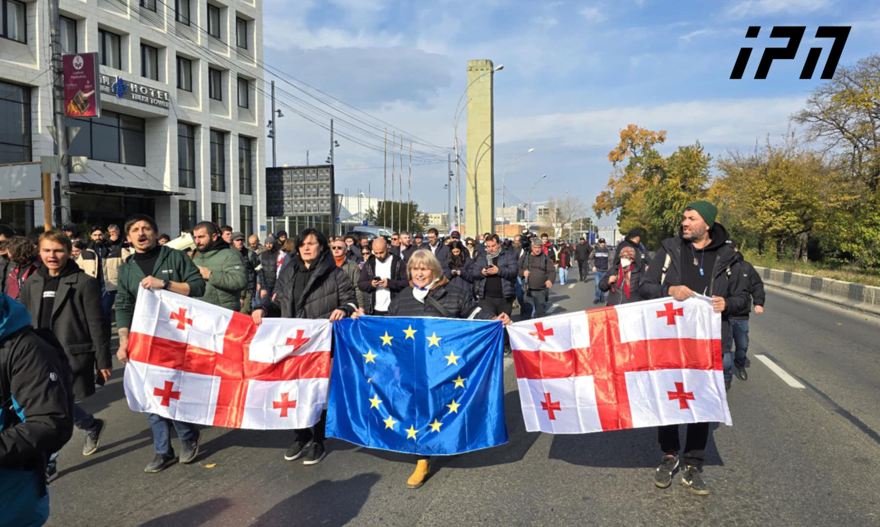 ცესკოსთან აქცია დასრულდა - აქციის მონაწილეები აღმაშენებლის ხეივანზე მსვლელობას მართავენ