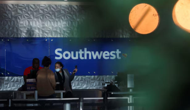 Reuters - დალასში, თვითმფრინავს აფრენამდე ტყვია მოხვდა