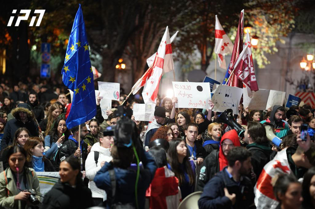 რუსთაველის გამზირზე აქციის - „დაიბრუნე ხმა“ მონაწილეებმა საავტომობილო გზა გადაკეტეს