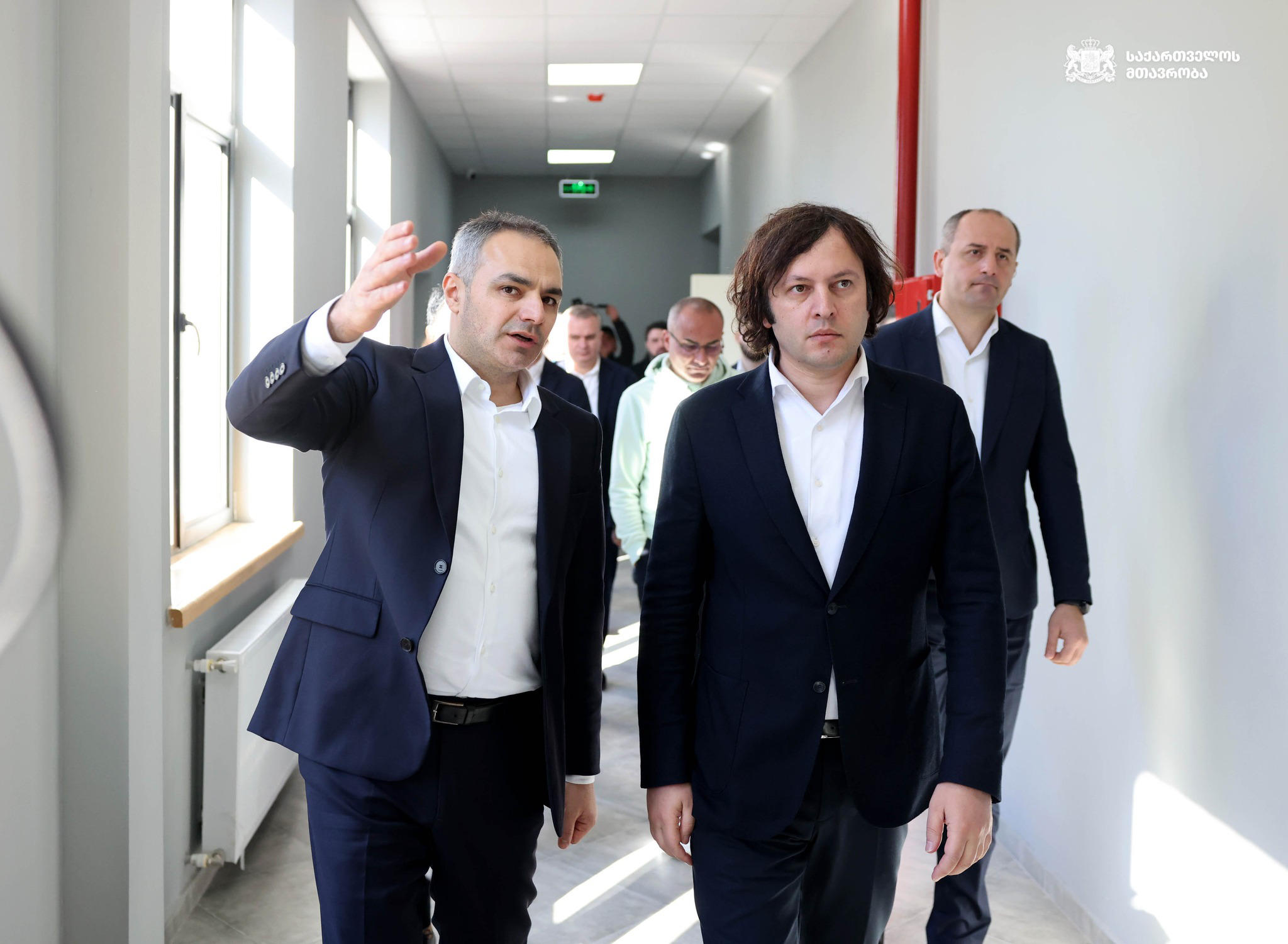 პრემიერ-მინისტრი ფოთის მე-8 საჯარო სკოლის რეაბილიტაციის პროცესს გაეცნო