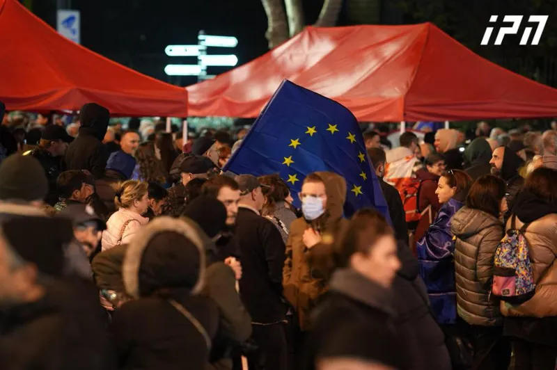 "Coalition for Change" representatives put up tents on Chavchavadze Avenue