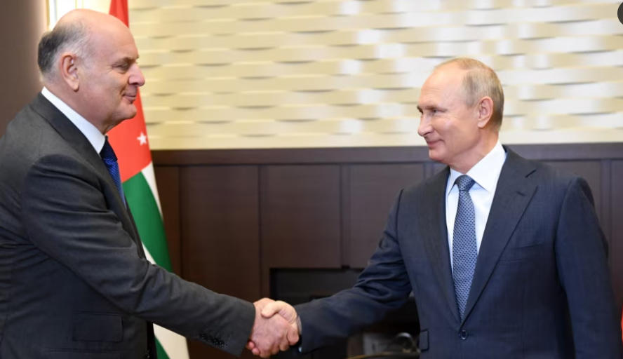 ვლადიმერ პუტინი ასლან ბჟანიას მოსკოვში იწვევს