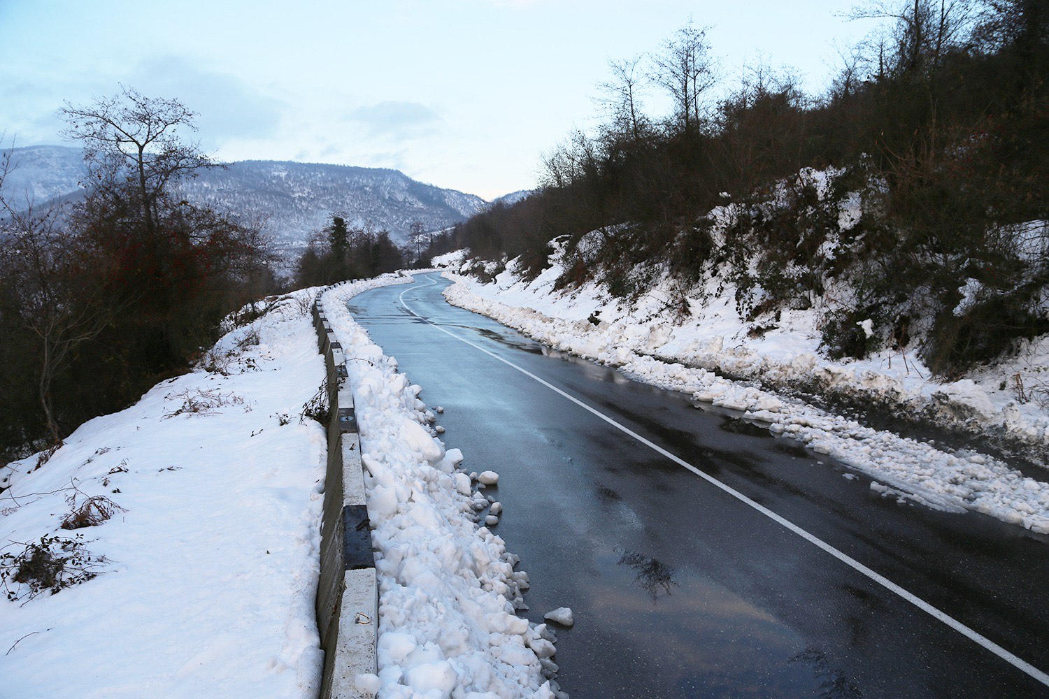 ნაქერალას უღელტეხილზე მისაბმელიანი და ნახევრადმისაბმელიანი ავტოტრანსპორტის მოძრაობა აღდგა
