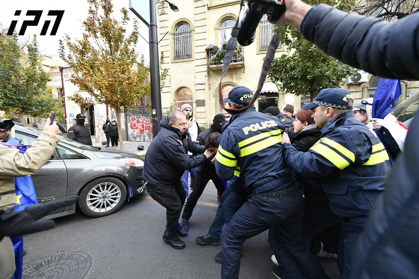 На акции на проспектах Чавчавадзе и Меликишвили полиция задержала 16 лиц