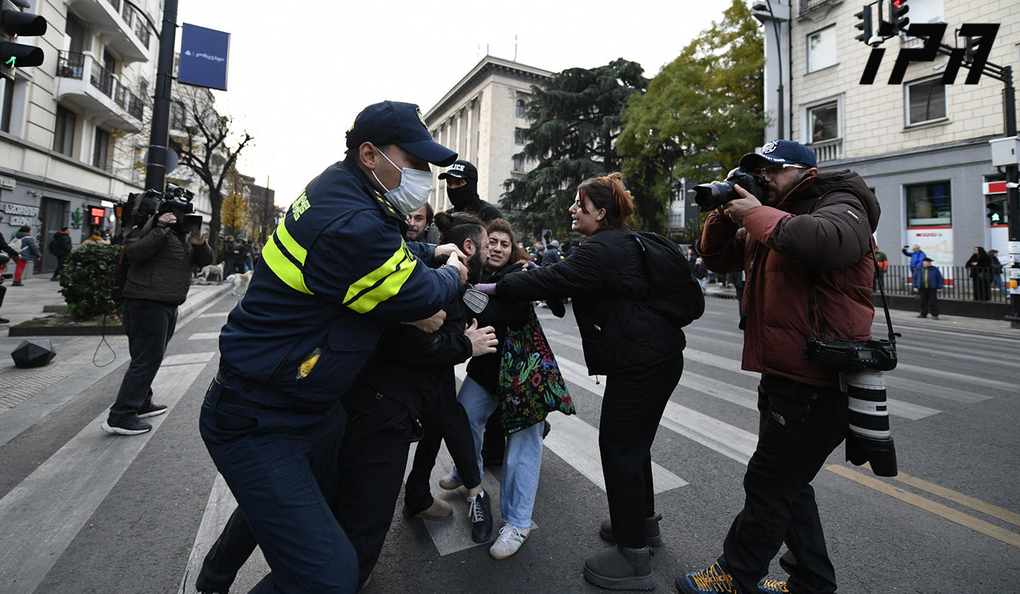 მელიქიშვილის გამზირზე დაკავებული პირებიდან რამდენიმე, მათ შორის „მთავარი არხის“ ოპერატორი ხელწერილის საფუძველზე გაათავისუფლეს