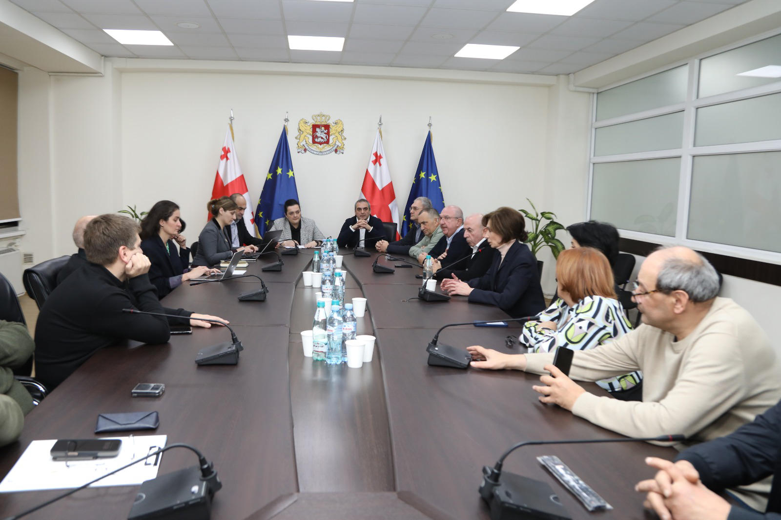 ჯანდაცვის სამინისტროში დიალიზის სერვისის მიმწოდებელ დაწესებულებებთან შეხვედრა გაიმართა