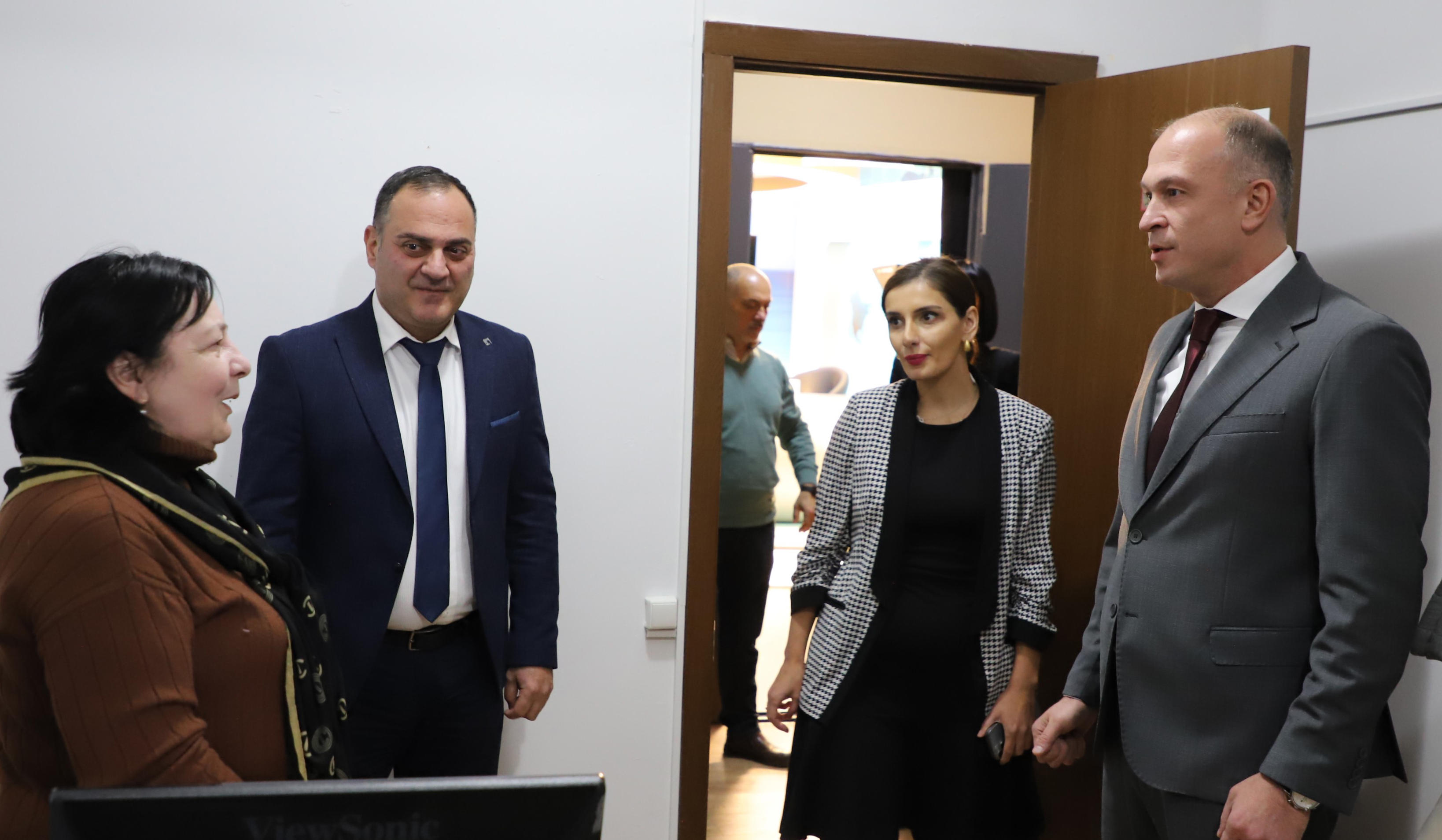 ლევან მგალობლიშვილი ტელევიზიის საერთაშორისო დღესთან დაკავშირებით აფხაზეთის საინფორმაციო-ანალიტიკურ ცენტრს ესტუმრა