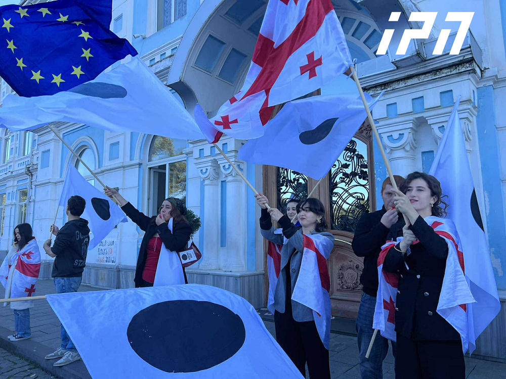 ბთუმში, მოწოდებით - „გააუქმე გაყალბებული არჩევნები“ საპარლამენტო არჩევნების შედეგებს აპროტესტებენ