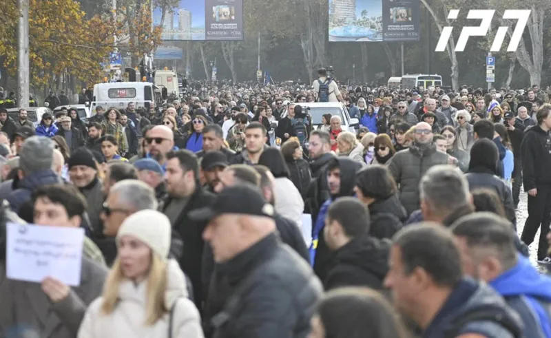 On November 24, at 21:00, the opposition announced a gathering at the Republic Square and an overnight stay at the Parliament