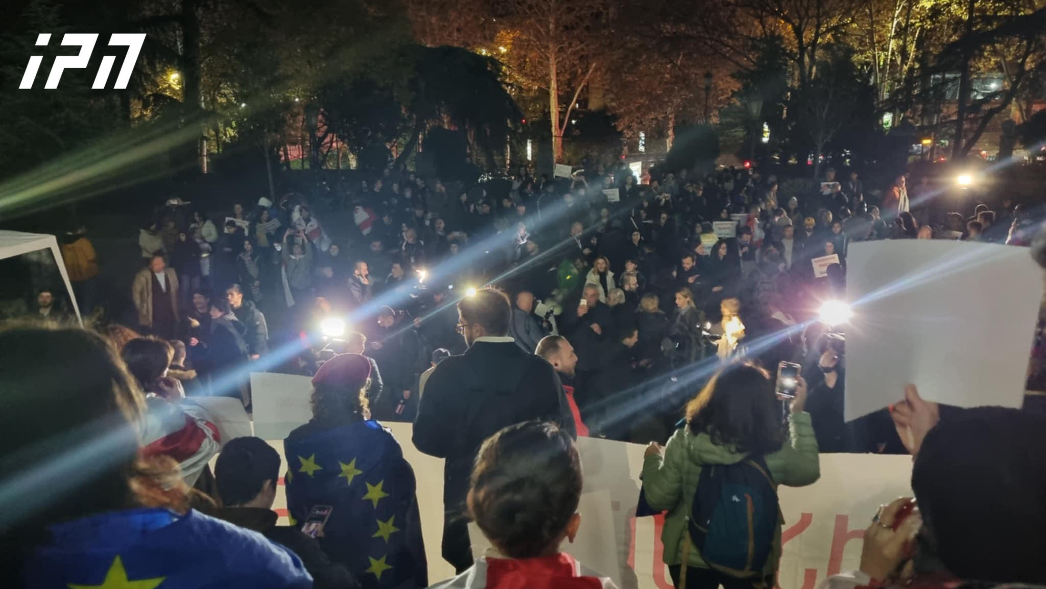 თბილისში სტუდენტები, პროფესორ-მასწავლებლები და კულტურის სფეროს წარმომადგენლები საპროტესტო მსვლელობას მართავენ