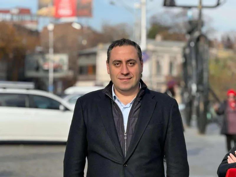 Giorgi Vashadze: We will march in front of the Parliament, where we will pitch tents and plan to stay all night - we implore you to declare November 25 a day off, dismiss them from their jobs, take a vacation and join us