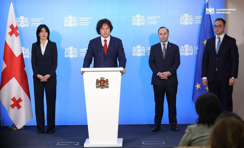 პრემიერმა საგარეო საქმეთა მინისტრის თანამდებობაზე მაკა ბოჭორიშვილის, იუსტიციის მინისტრად ანრი ოხანაშვილის, სოფლის მეურნეობისა და გარემოს დაცვის მინისტრად კი დავით სონღულაშვილის კანდიდატურები წარადგინა