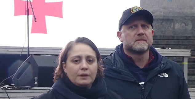 ელენე ხოშტარია - ჩვენი წარმომადგენელი იმყოფება ცენტრალურ საარჩევნო კომისიაში და მიმართავს ცესკოს, რომ ჩვენ ვხსნით სიას