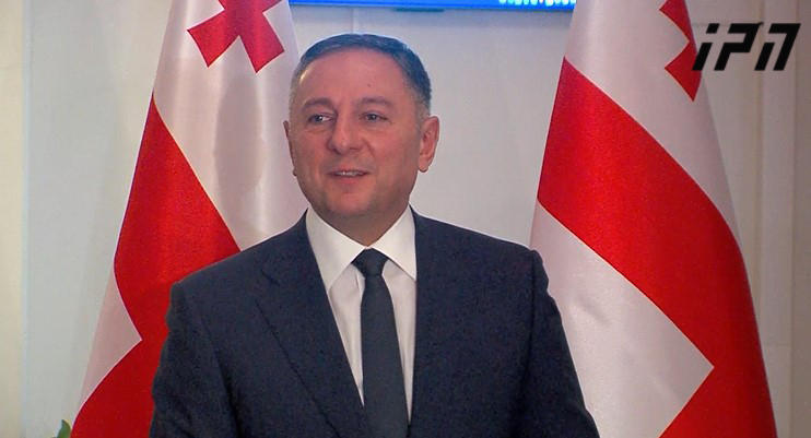 ვახტანგ გომელაური - გრიგოლ გეგელია ეუბნებოდა პოლიციელს, ხვალ გავიგებ თქვენს გვარსო - გაიგოს, კი ბატონო, აგერ ვართ და რა უნდა ექნა გვარს რომ გაიგებდა?! - ცოტა სასაცილო იყო, რაღაც ჭავლი გამოიყენესო