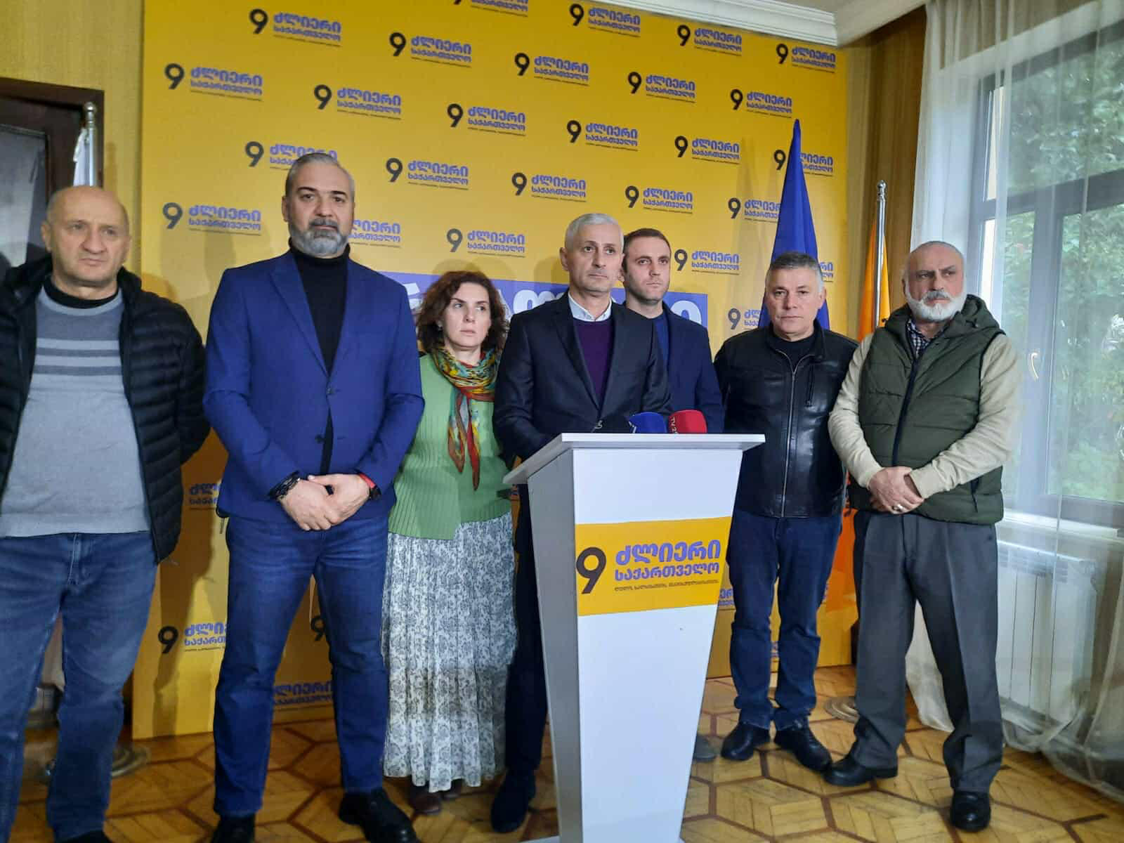 „ძლიერი საქართველო“ აჭარის უმაღლეს საბჭოში საარჩევნო სიას ხსნის