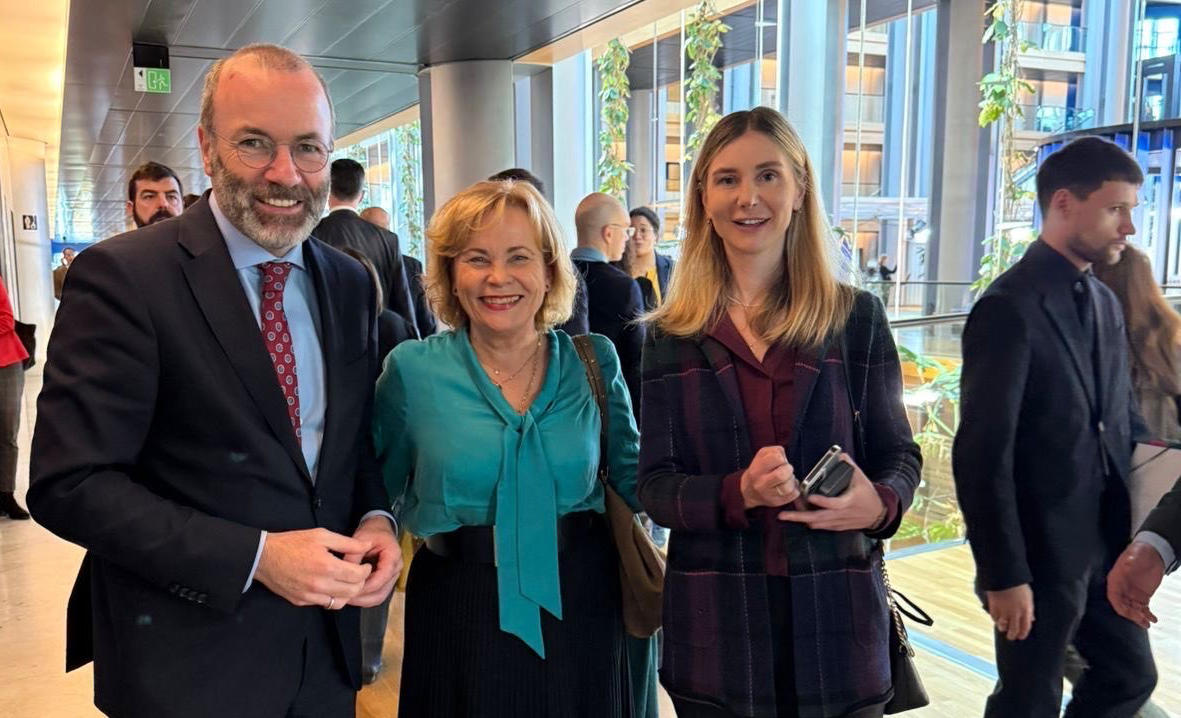 თინა ბოკუჩავა „ევროპის სახალხო პარტიის“ პრეზიდენტს და ევროპარლამენტარ რასა იუკნევიჩიანეს შეხვდა