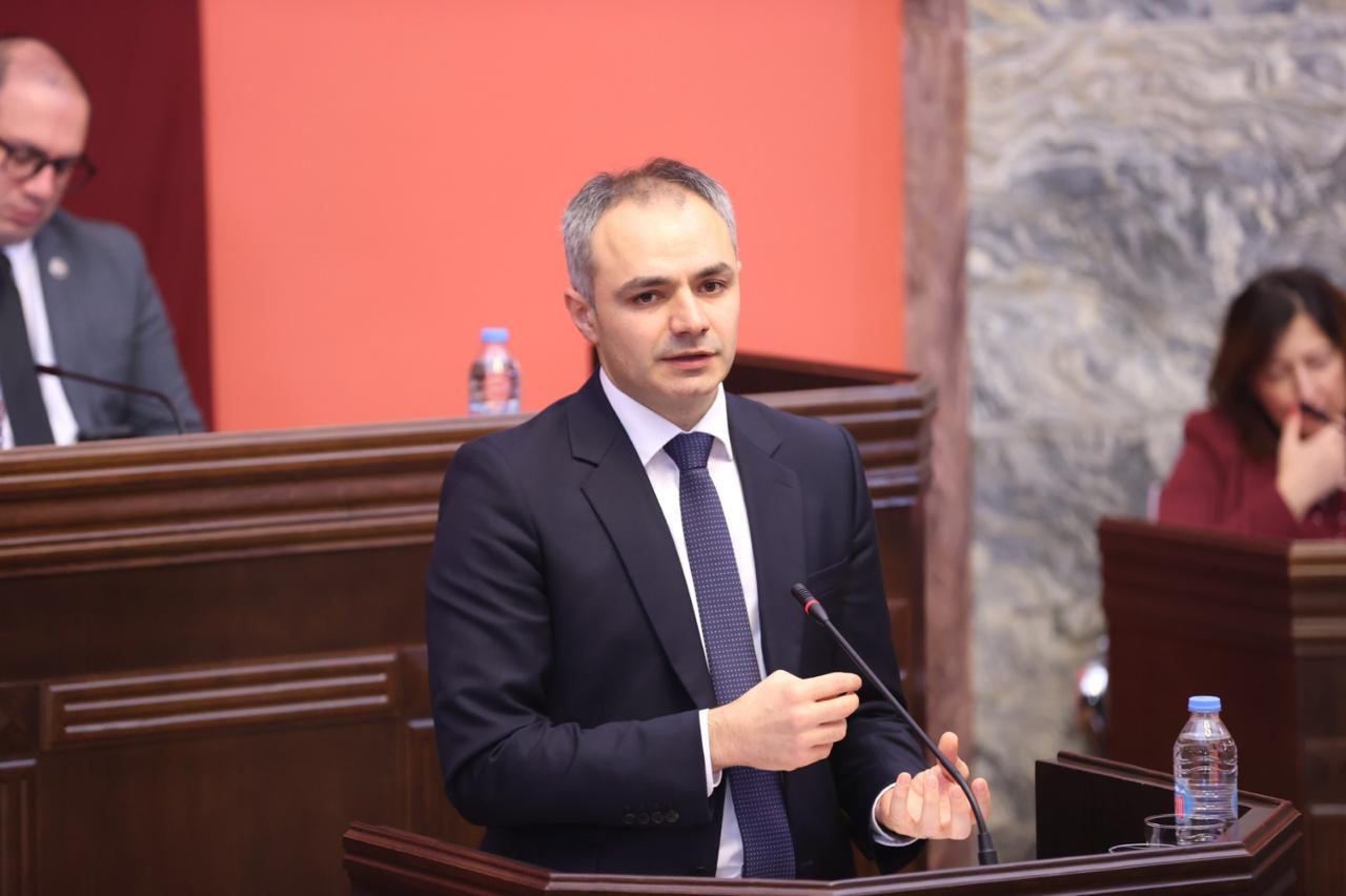 ალექსანდრე წულაძემ პარლამენტის წევრებს სკოლამდელი და ზოგადი განათლების საფეხურზე არსებული სიახლეები გააცნო