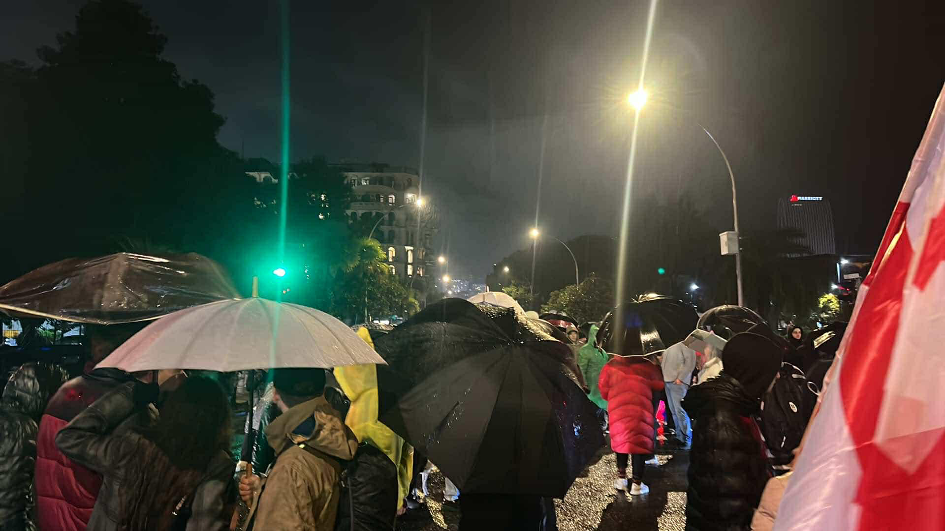 ბათუმში მოქალაქეთა ნაწილი მთავრობის სახლთან შეიკრიბა შეძახილებით: “ძირს რუსული რეჟიმი”