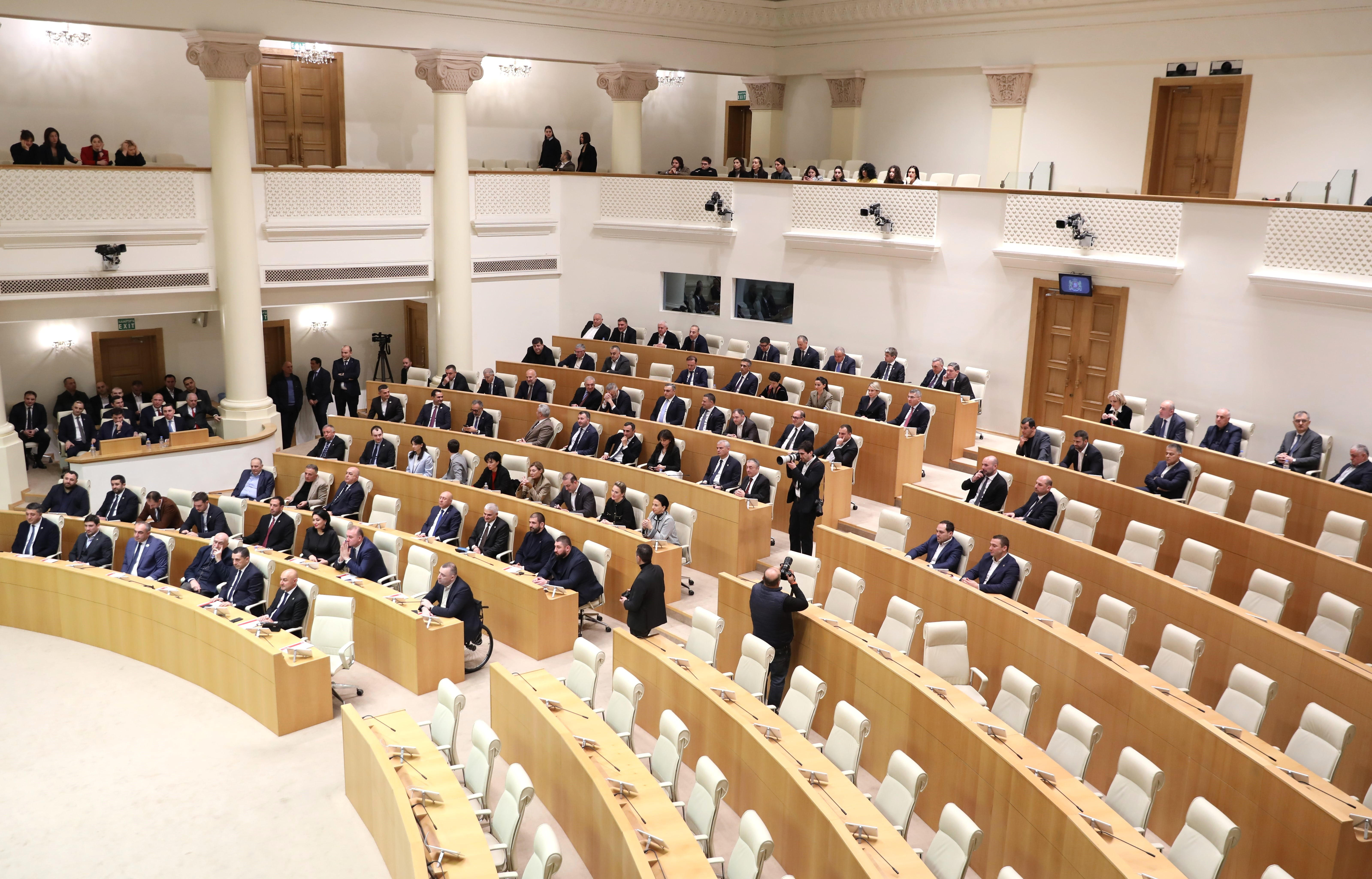 „ქართული ოცნების“ იმ დეპუტატებისთვის, რომელთაც დელეგატის სტატუსი აქვთ, სადელეგატო ოლქებში ბიუროები შეიქმნება