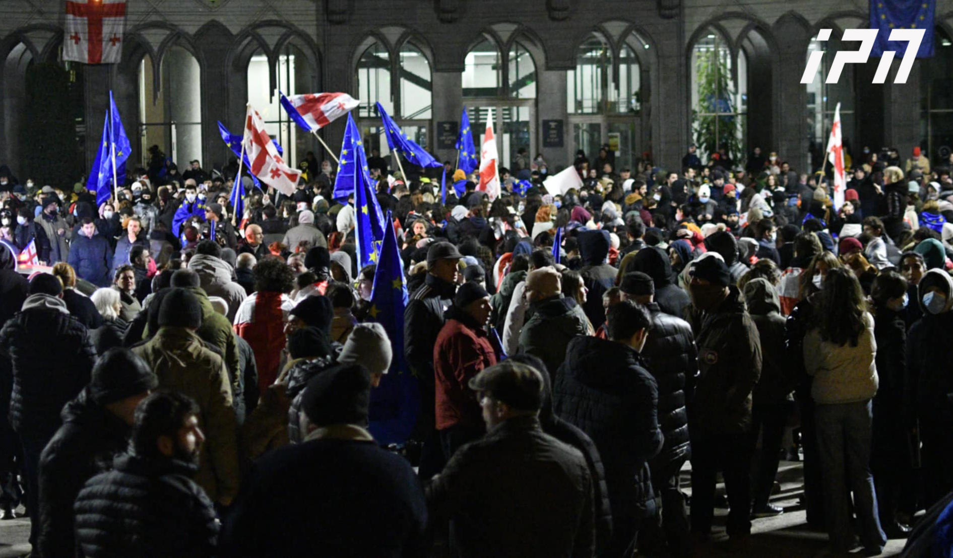 Митингующие перекрыли проспект Руставели
